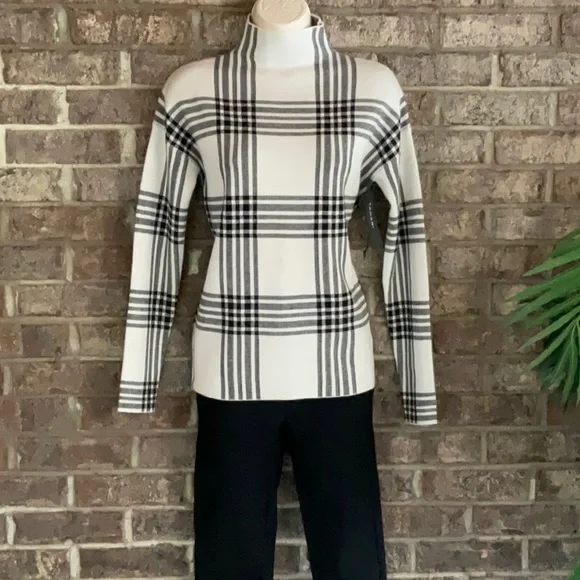 TAHARI Turtleneck sweater with black and white check print.Size XS - Picture 1 of 7